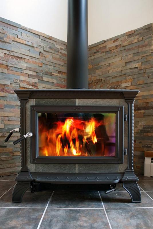 Chauffage au bois : quel syst&egrave;me choisir pour votre maison ?