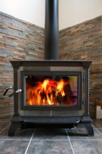 Chauffage au bois : quel syst&egrave;me choisir pour votre maison ?